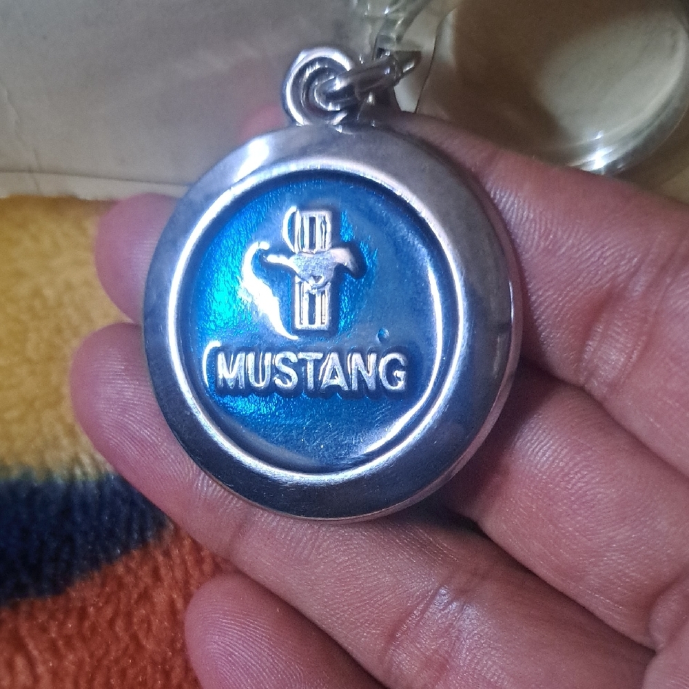 Mustang Fashion Key Chain - Picture 2 of 4